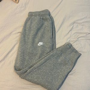 Size medium Nike sweatpants, worn once